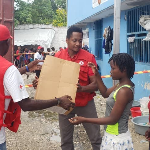 AECID y la FICR apoyan a la población desplazada por la crisis humanitaria en Haití
