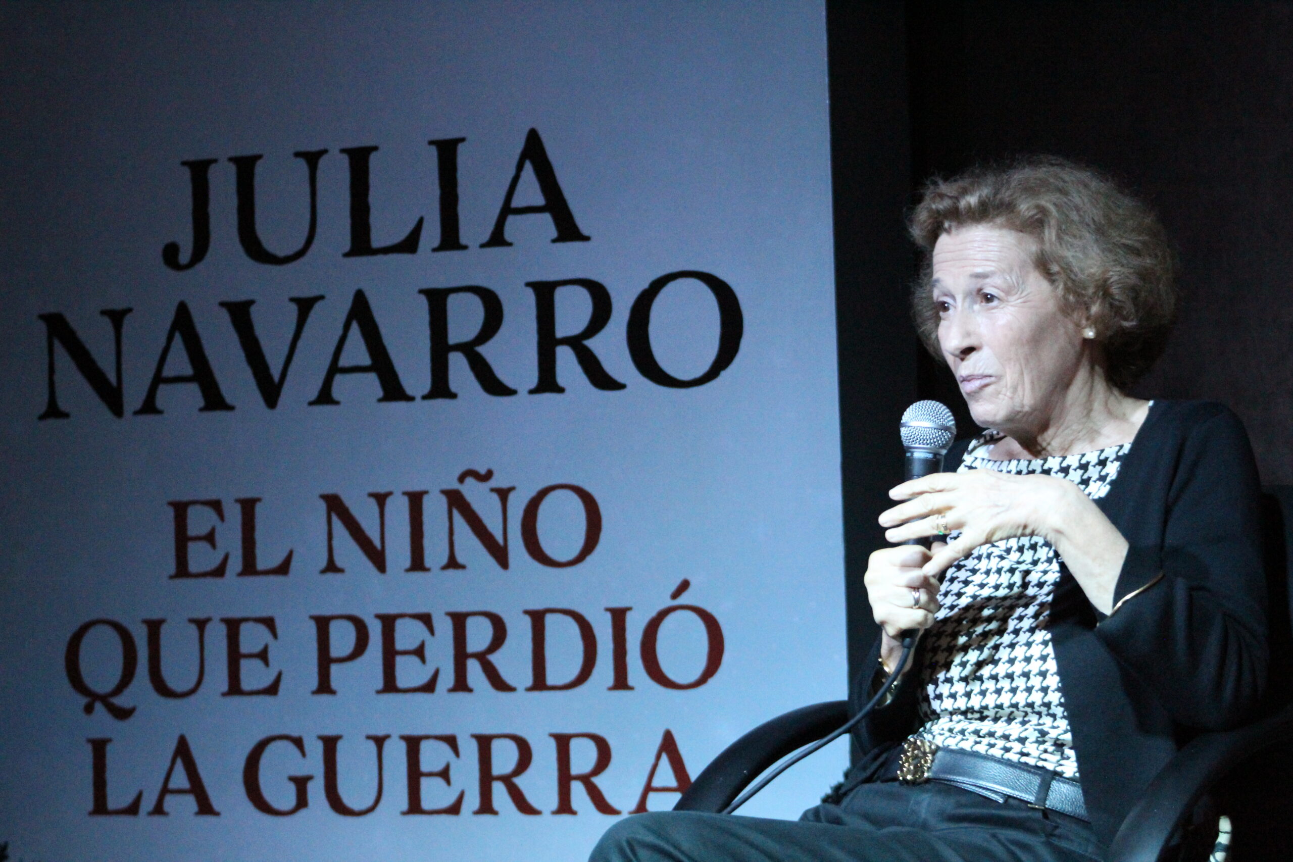 Julia Navarro explora la condicin humana en su libro El nio que perdi la guerra