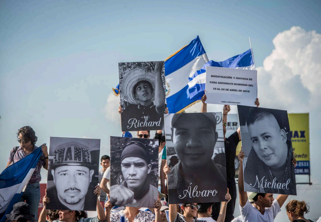 Presentacin Foto Libro Mi nombre es abril de Oscar Navarrete