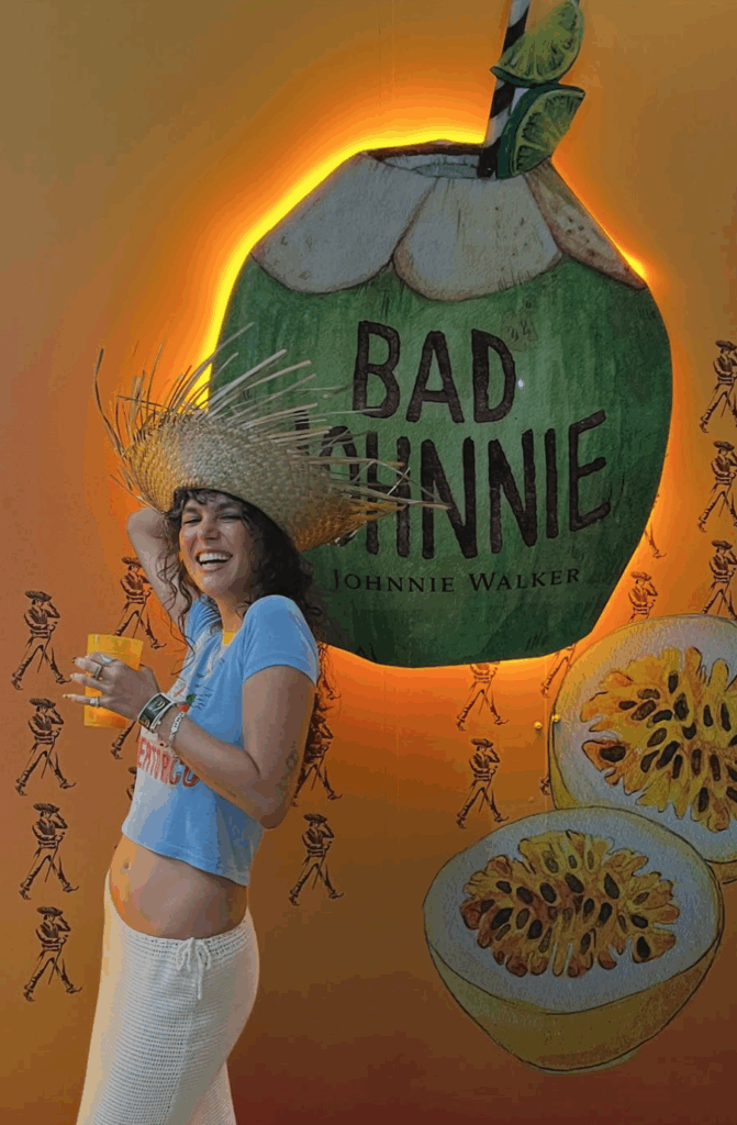 Nannette Mariela García con sombrero típico