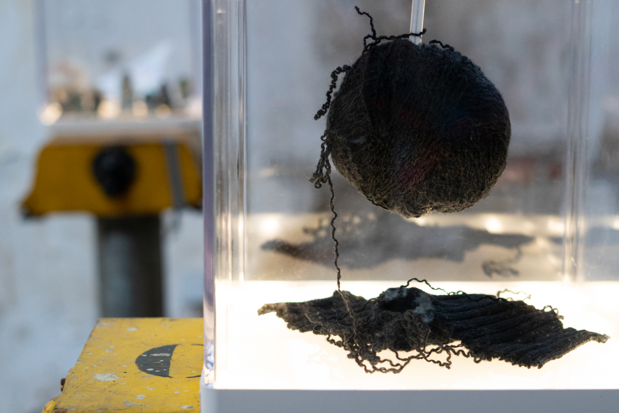 Amadeja. 2020. Objeto instalación en caja de luz led. 24x24x24cm (2)