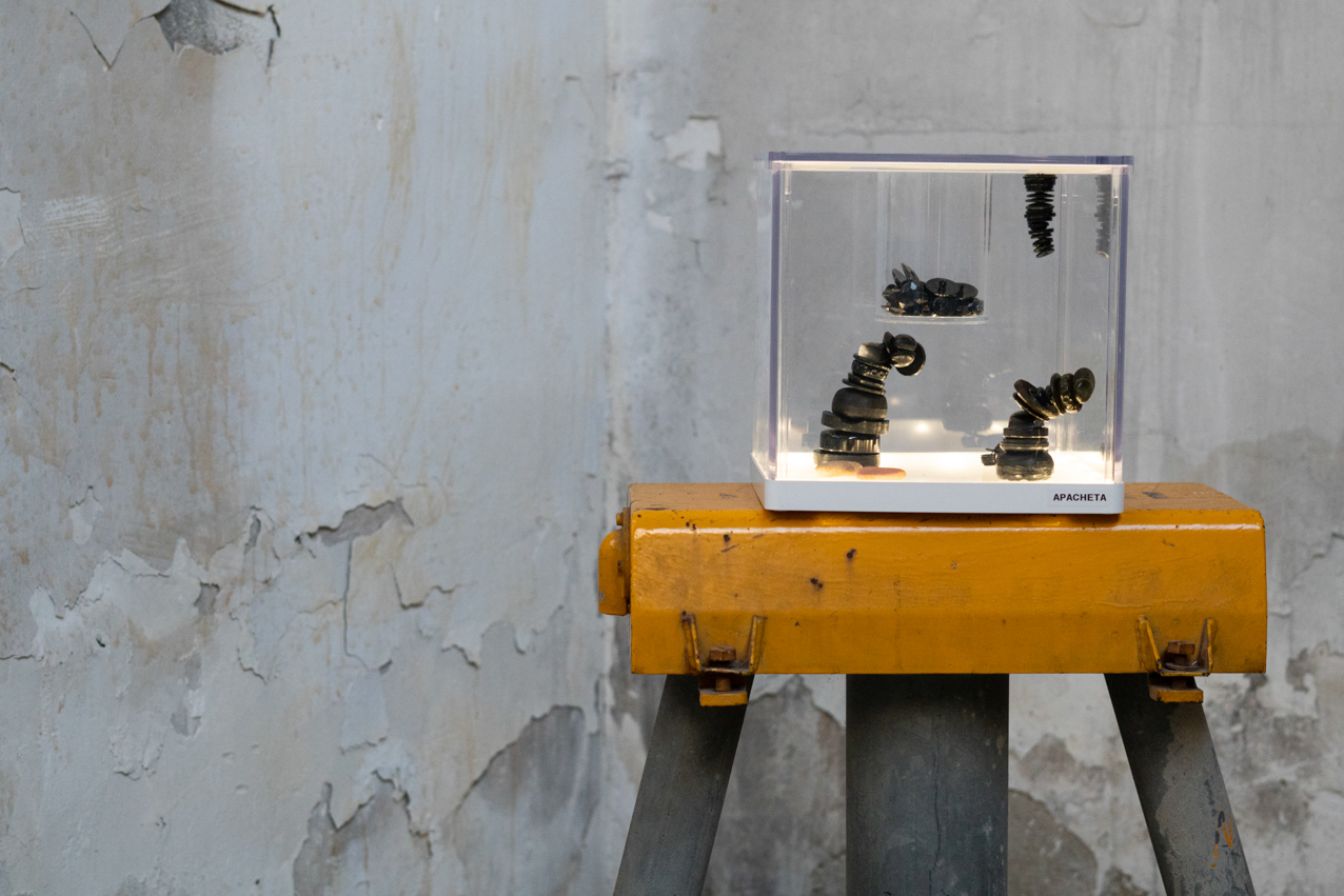 Apacheta. 2020. Objeto instalación en caja de luz led. 24x24x24cm (1)