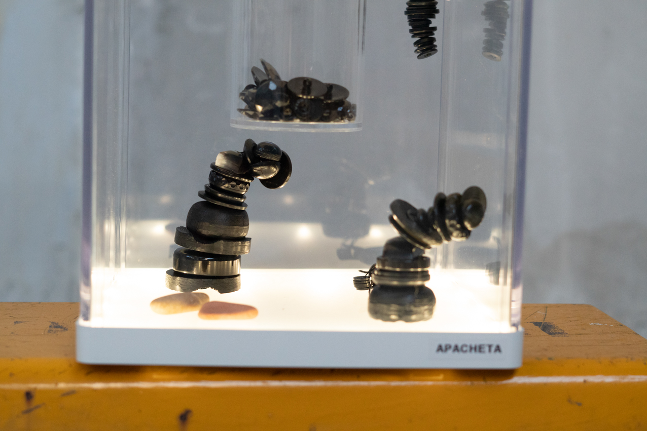 Apacheta. 2020. Objeto instalación en caja de luz led. 24x24x24cm (2)