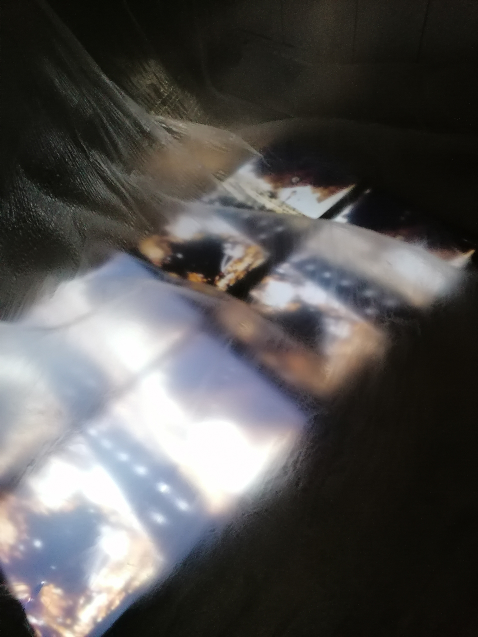 Ku. 2020. Diapositivas instalación. 200x110cm (1)