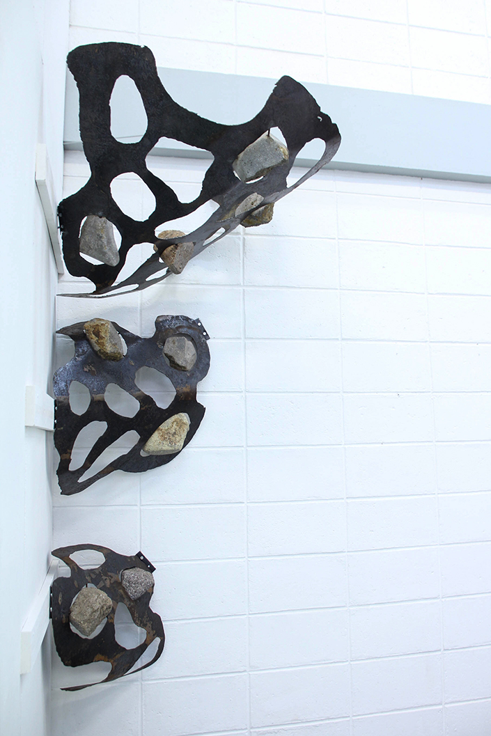 Laura Yalí Borge Torres. La naturaleza reclama. 2019. ensamble de metal y piedra. 200 x 110 cm (detalles) (3)