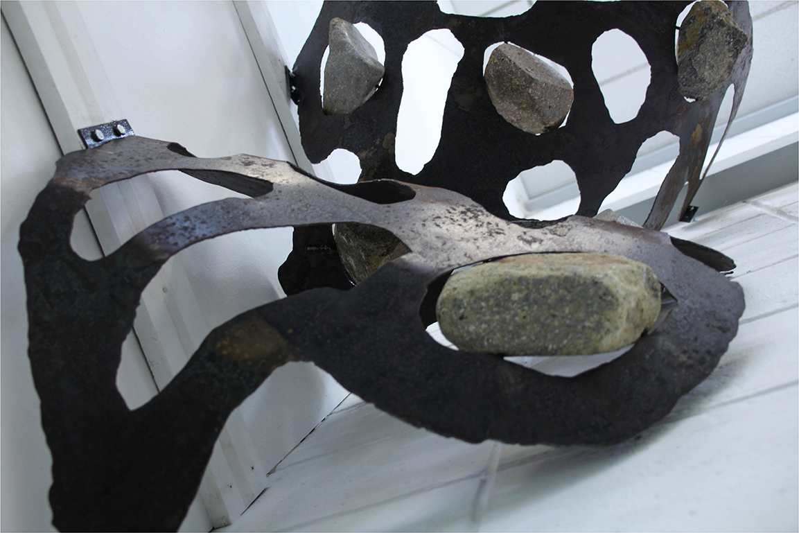 Laura Yalí Borge Torres. La naturaleza reclama. 2019. ensamble de metal y piedra. 200 x 110 cm (detalles) (5)