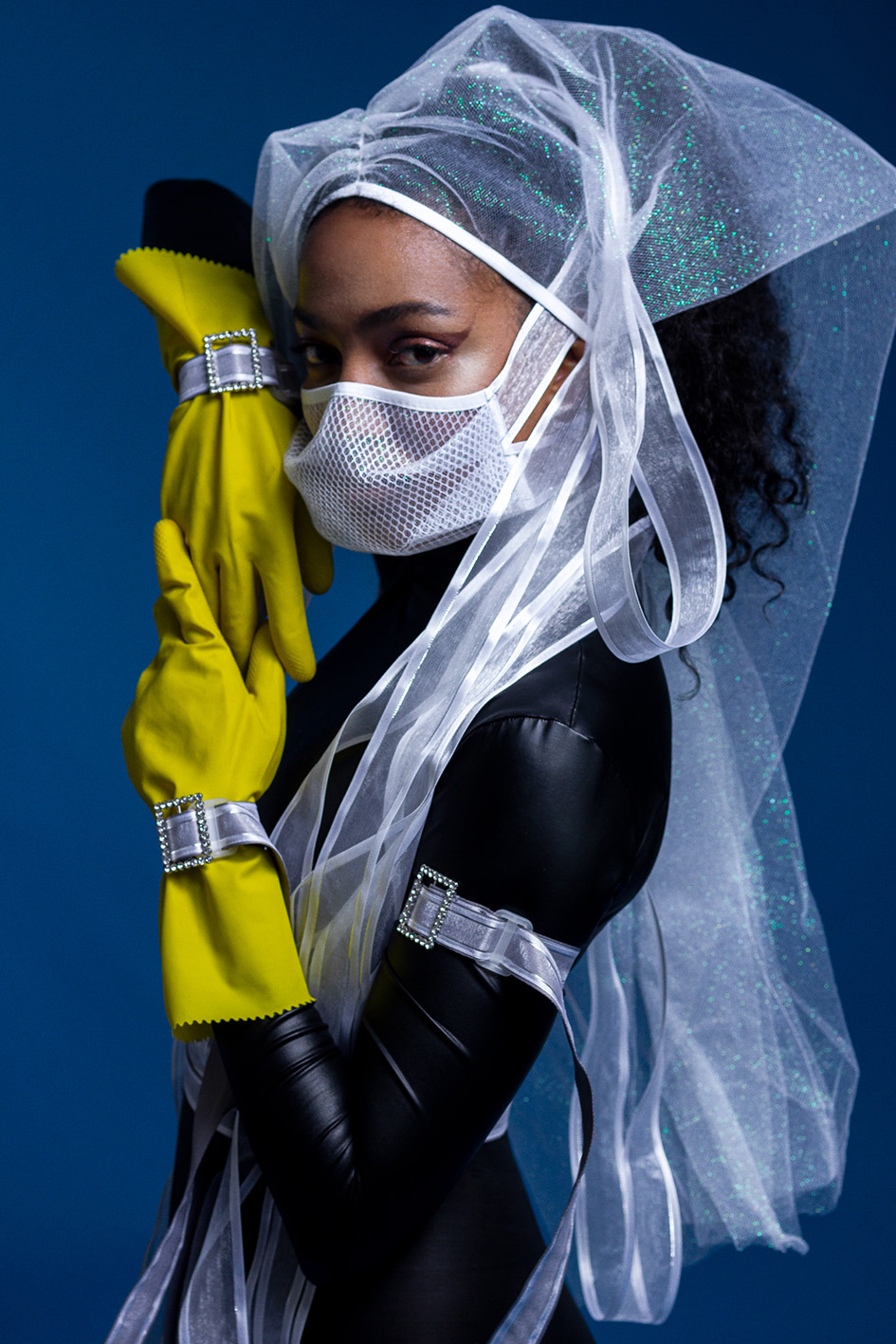 Amarrada en este desastre 02. 2020. Fabián Moreaux. Fotografía digital