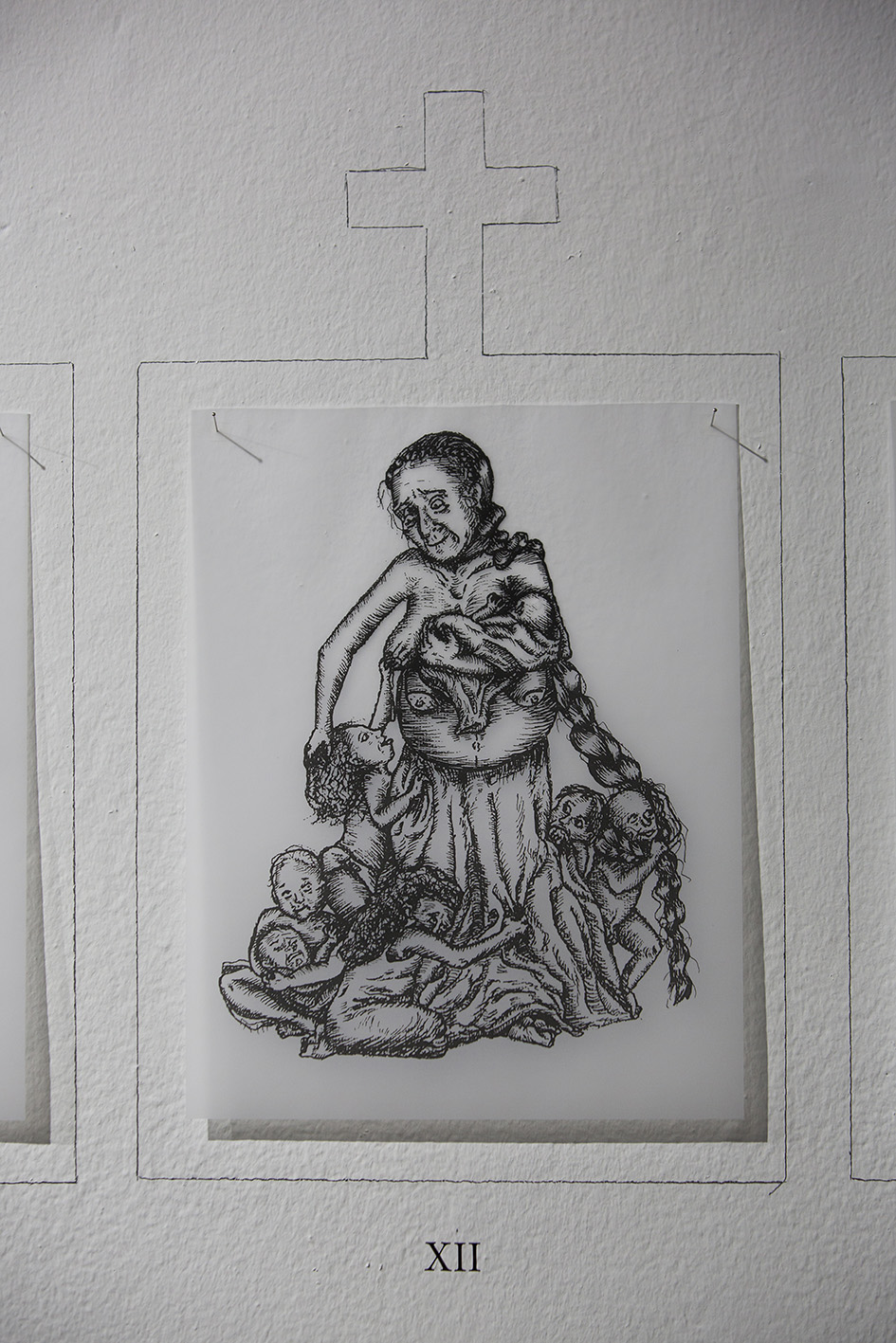 lía Vallejo. Via Crucis. Tinta sobre papel y làpiz sobre pared. 14 dibujos (detalle) (4)