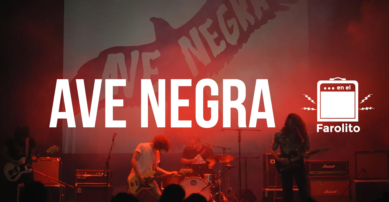 Ave Negra en El Farolito