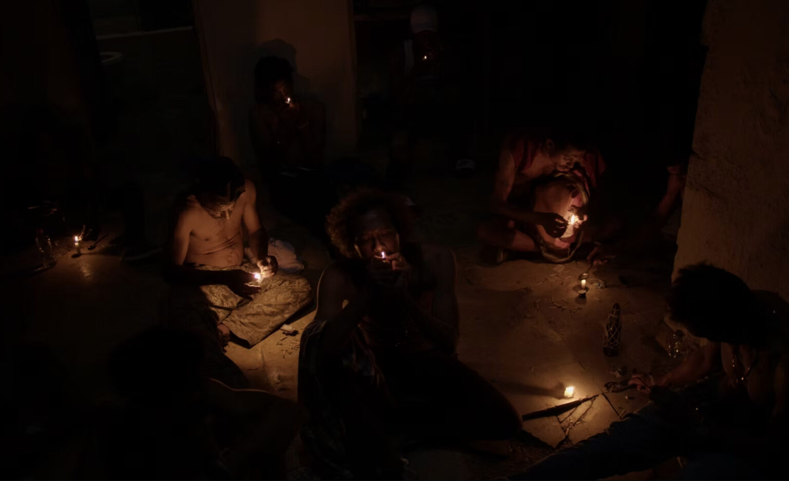 Hombre con velas
