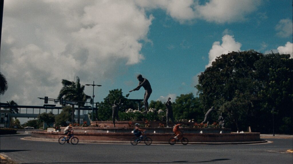Glorieta con estatua
