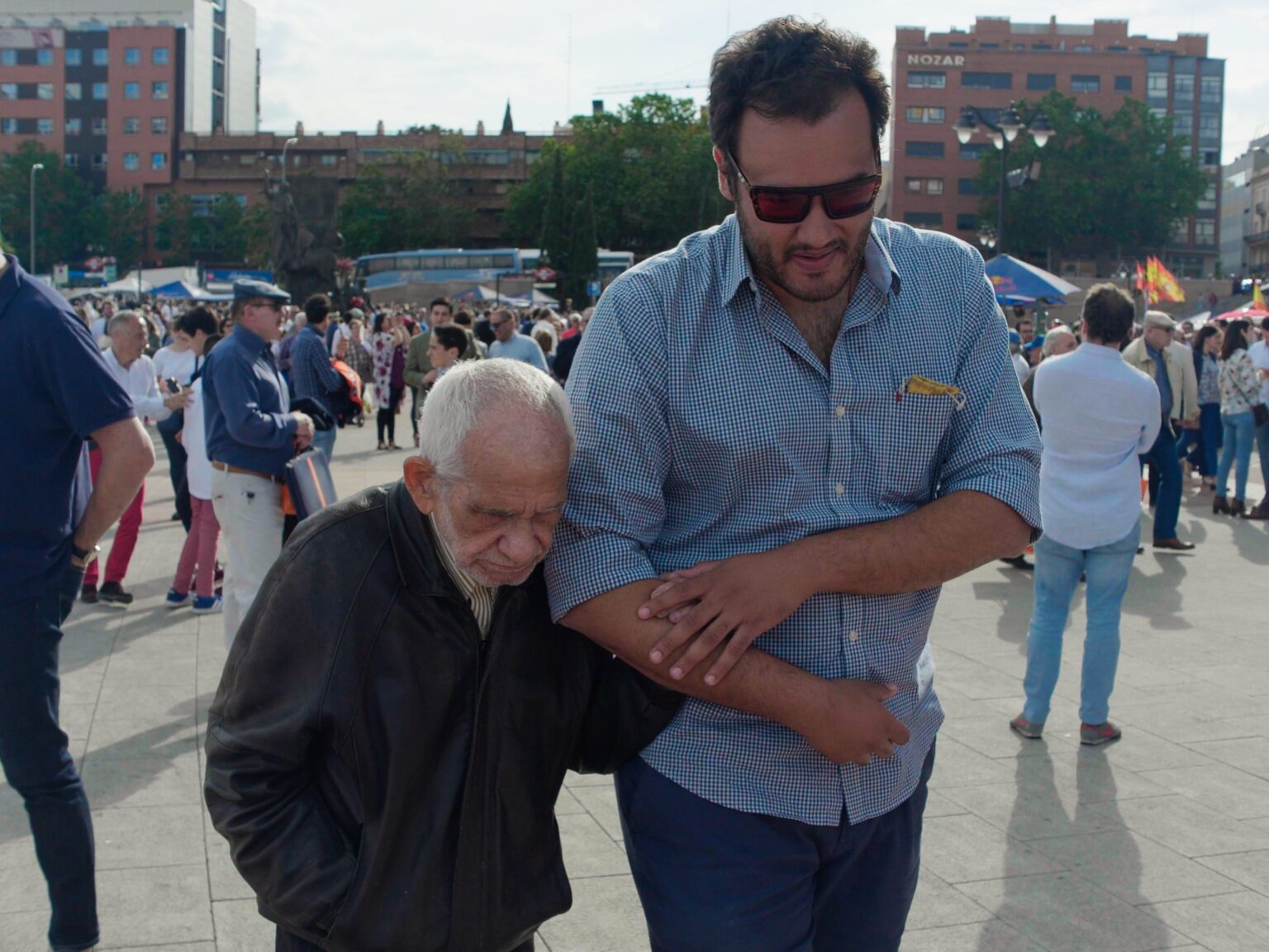 Guardia y Zachrisson paseando