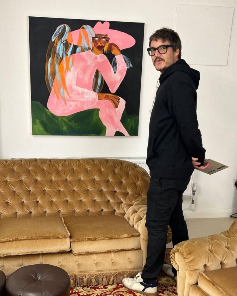 Studio Lenca junto a su obra